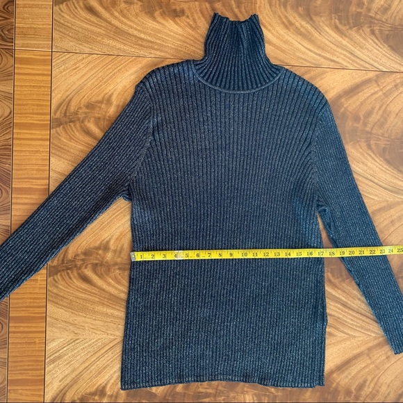 Chico’s Size 4 US Metallic Navy and Gold Knit Turtleneck Sweater - Picture 11 of 12
